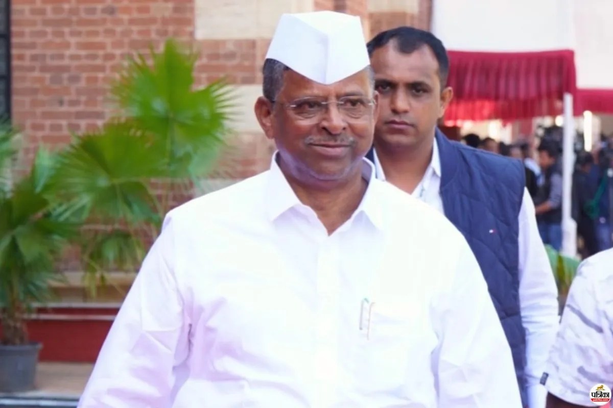‘खा-पीकर आंदोलन करो, मैं तो चोरी-छिपे खाता था’, अनशन पर बैठे छात्रों को फडणवीस के मंत्री की अजीब सलाह