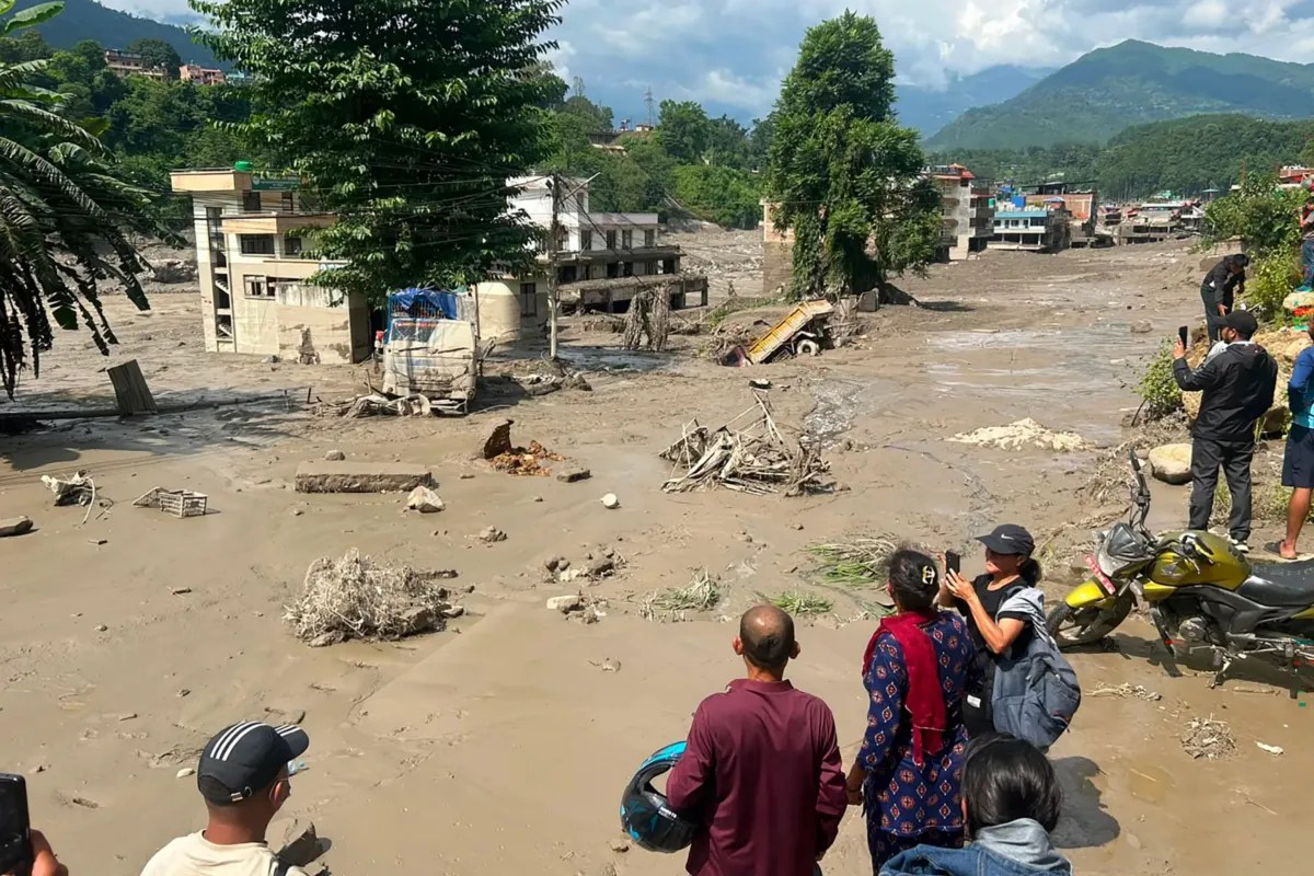नेपाल में किसी भी वक्त टूट सकता है 42 ग्लेशियल झीलों का बांध, तेजी से पिघल रहा हिमालय, अब कैलाश मानसरोवर पर सबसे बड़ा खतरा!