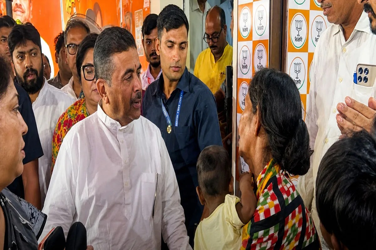 कोलकाता के पार्क स्ट्रीट फुटपाथ विवाद में नया मोड़ : मुख्यमंत्री शुभेंदु अधिकारी ने पीड़िता को आवास देने का किया वादा