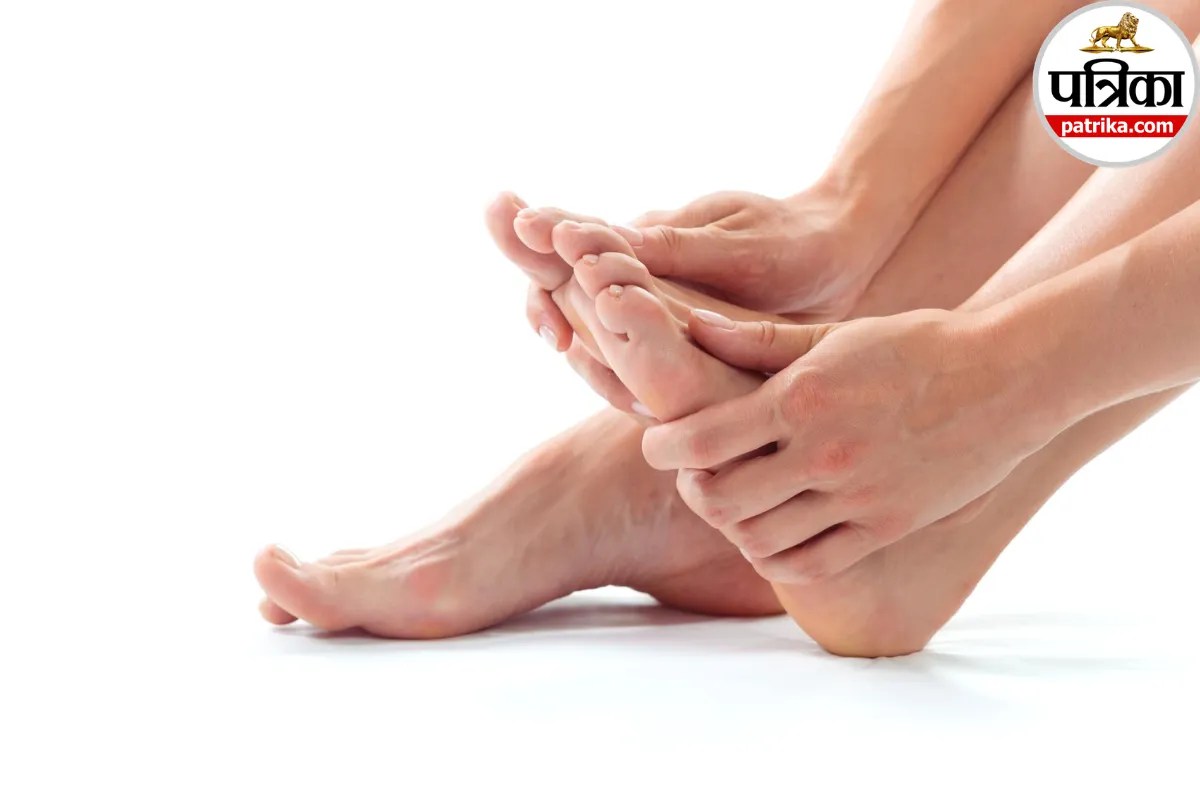 Pitted Keratolysis: पसीने से भीगे पैरों में बन रहे छोटे-छोटे गड्ढे और आती है तेज बदबू , हो सकती है पिटेड केराटोलाइसिस