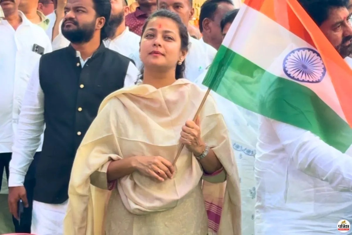 प्रणिती शिंदे के कार्यक्रम में ‘वंदे मातरम्’ पर नया विवाद, सोनिया गांधी के बाद अब कांग्रेस सांसद पर लगा बड़ा आरोप