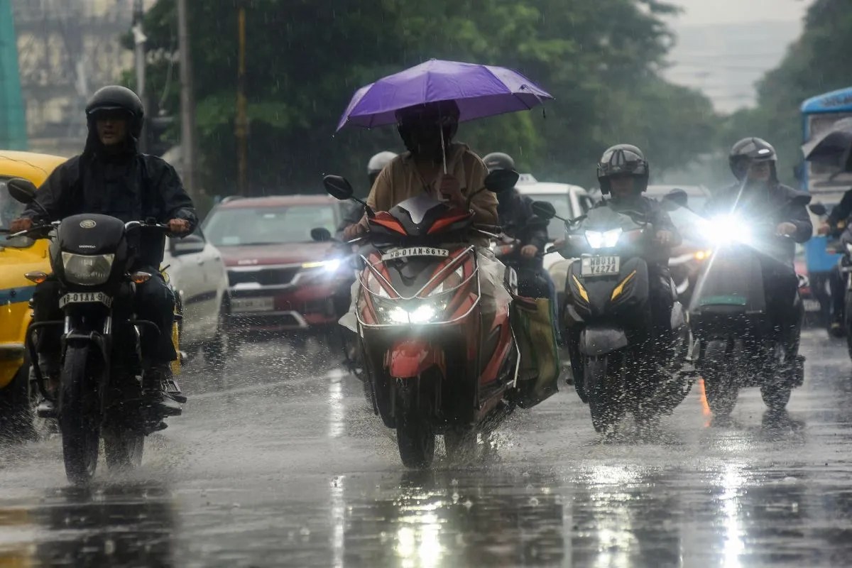 Weather U-Turn: छत्तीसगढ़ में मौसम लेगा यू-टर्न, अगले 48 घंटे इन जिलों में होगी भारी बारिश, IMD का येलो अलर्ट जारी