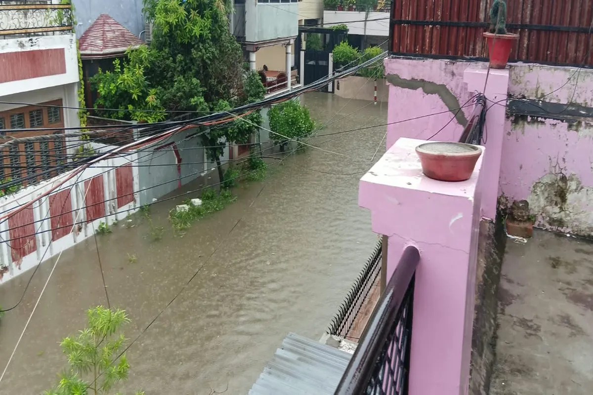 UP में तूफानी बारिश और तेज हवाओं का अलर्ट, बंगाल की खाड़ी के अवदाब से बदलेगा मौसम