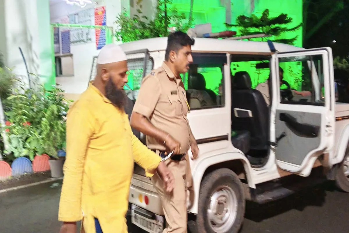 Pune Double Murder: कचरा फेंकने को लेकर हुआ विवाद, पड़ोसी ने किया हमला, पत्नी के बाद पति की भी इलाज के दौरान मौत