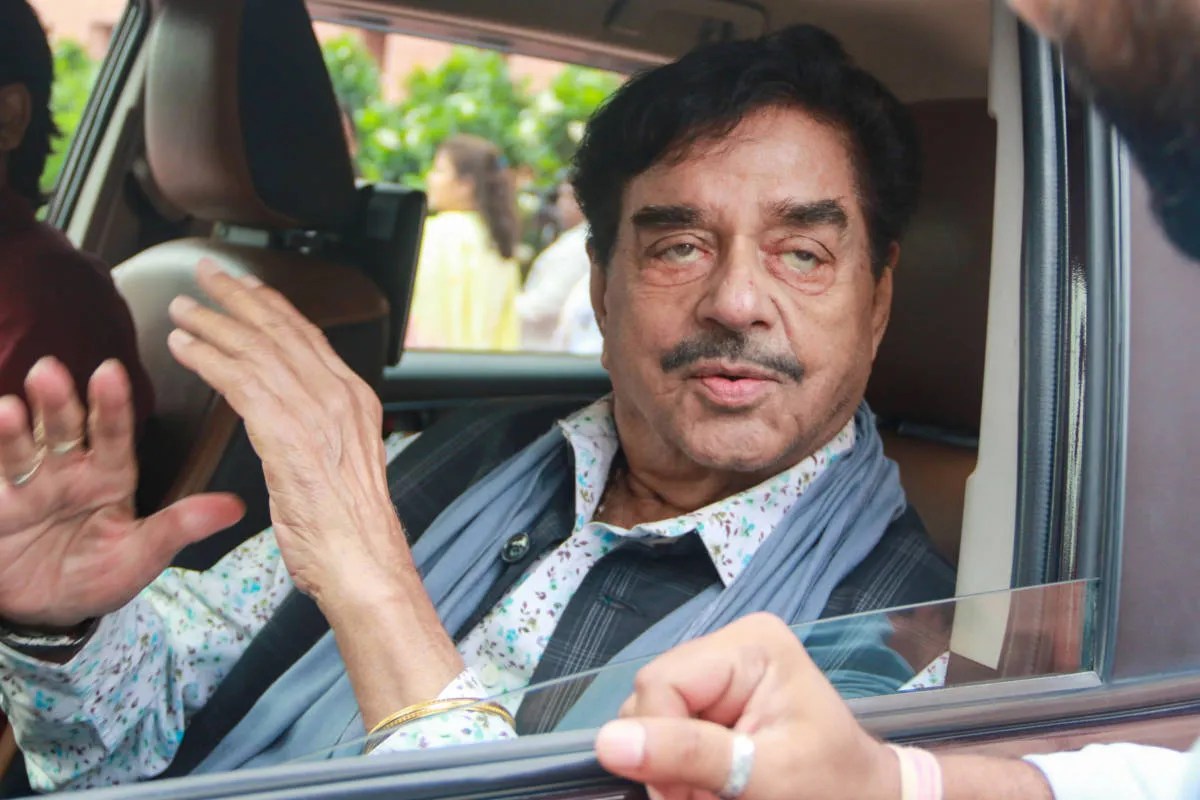 ममता बनर्जी के साथ खड़े शत्रुघ्न सिन्हा, बोले- मुश्किल वक्त में सिर्फ दीदी ने दिया था साथ