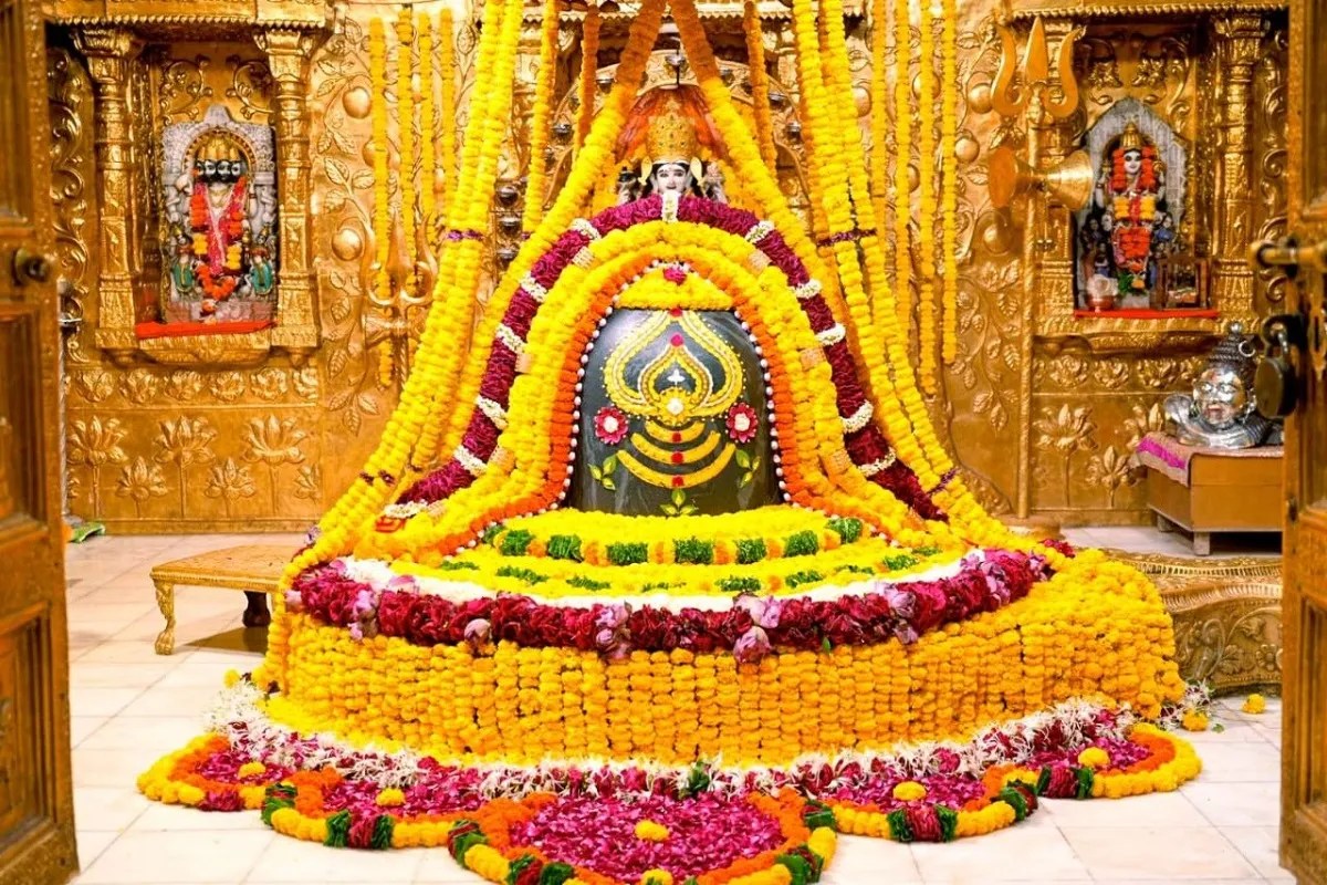 गुजरात में सावन माह के पहले दिन शिवालयों में उमड़े श्रद्धालु