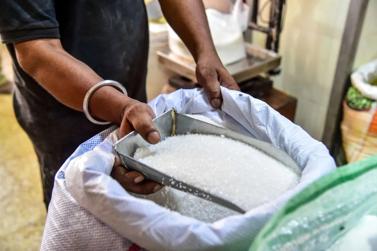 Sugar Price Today: राखी से पहले चीनी के रिटेल और थोक भाव में आई गिरावट, जानिए बड़े शहरों में कीमतें