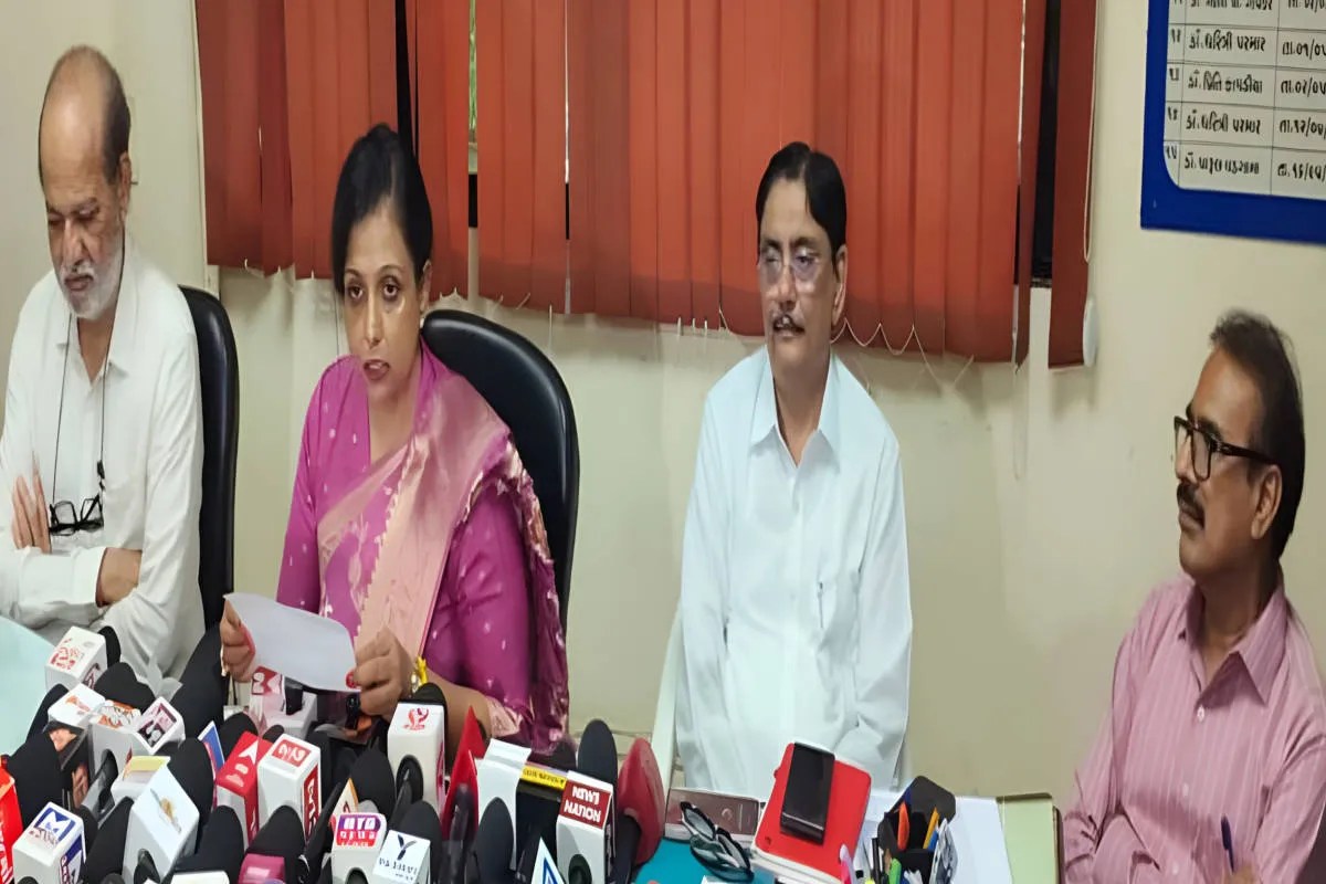 Ragging In College: सूरत मेडिकल कॉलेज में रैगिंग पर बड़ा एक्शन, 4 सीनियर डॉक्टर छह महीने सस्पेंड