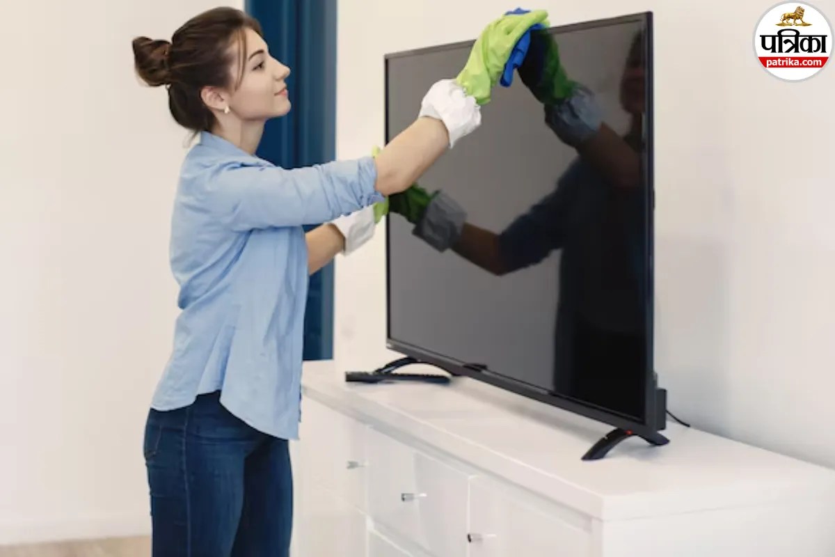 Cleaning Tips: टीवी स्क्रीन को बेबी वाइप्स, वेट वाइप्स और क्लीनिंग लिक्विड से न करें साफ, खराब हो सकती है कोटिंग
