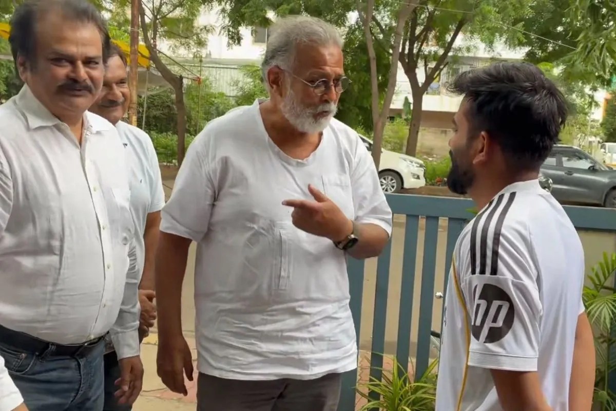 ‘तस्वीरों से बाहर निकली बापू की सोच’: अभिजीत दीपके से मुलाकात के बाद क्यों बोले तुषार गांधी, ‘याद आ गया सत्याग्रह’?