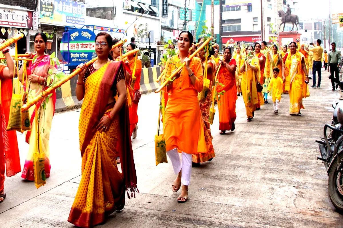 पौधों से सज्जित अनूठी कावड़ यात्रा