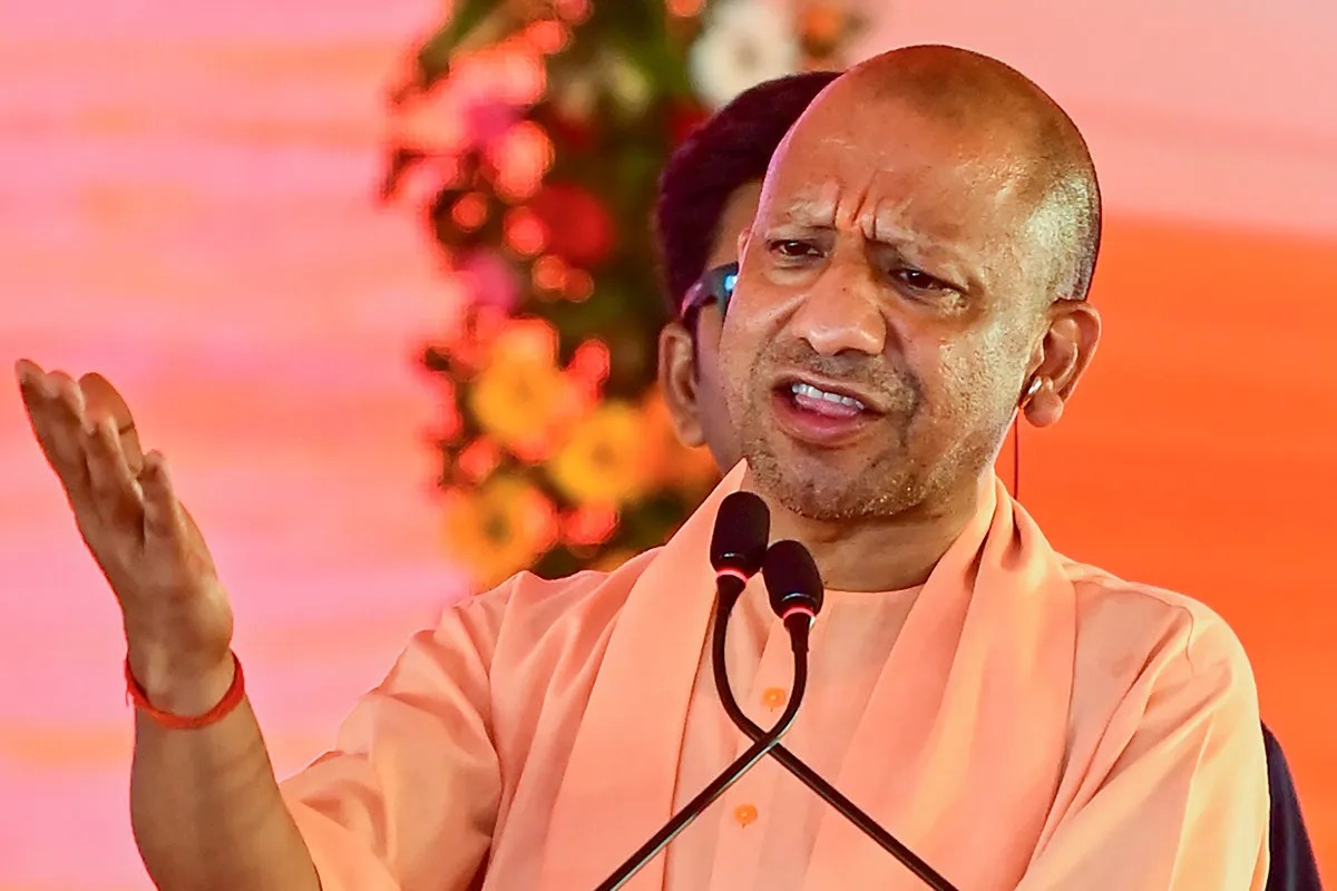 UP में चीनी के दाम हुए कम, दो दिन में 300 रुपये तक गिरा थोक रेट, CM योगी बोले- कोई कमी नहीं है
