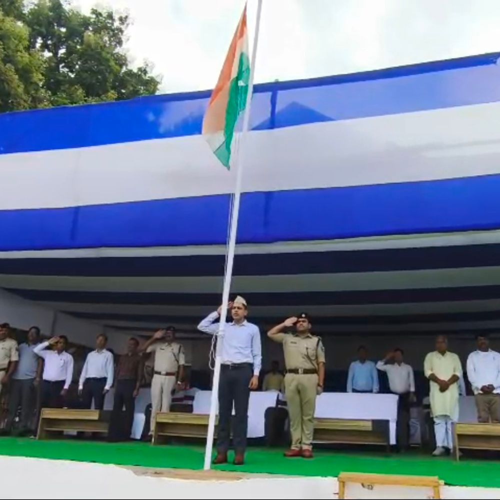 बांका में स्वतंत्रता दिवस परेड का पूर्वाभ्यास:DM-SP ने आरएमके मैदान में तैयारियों का किया निरीक्षण