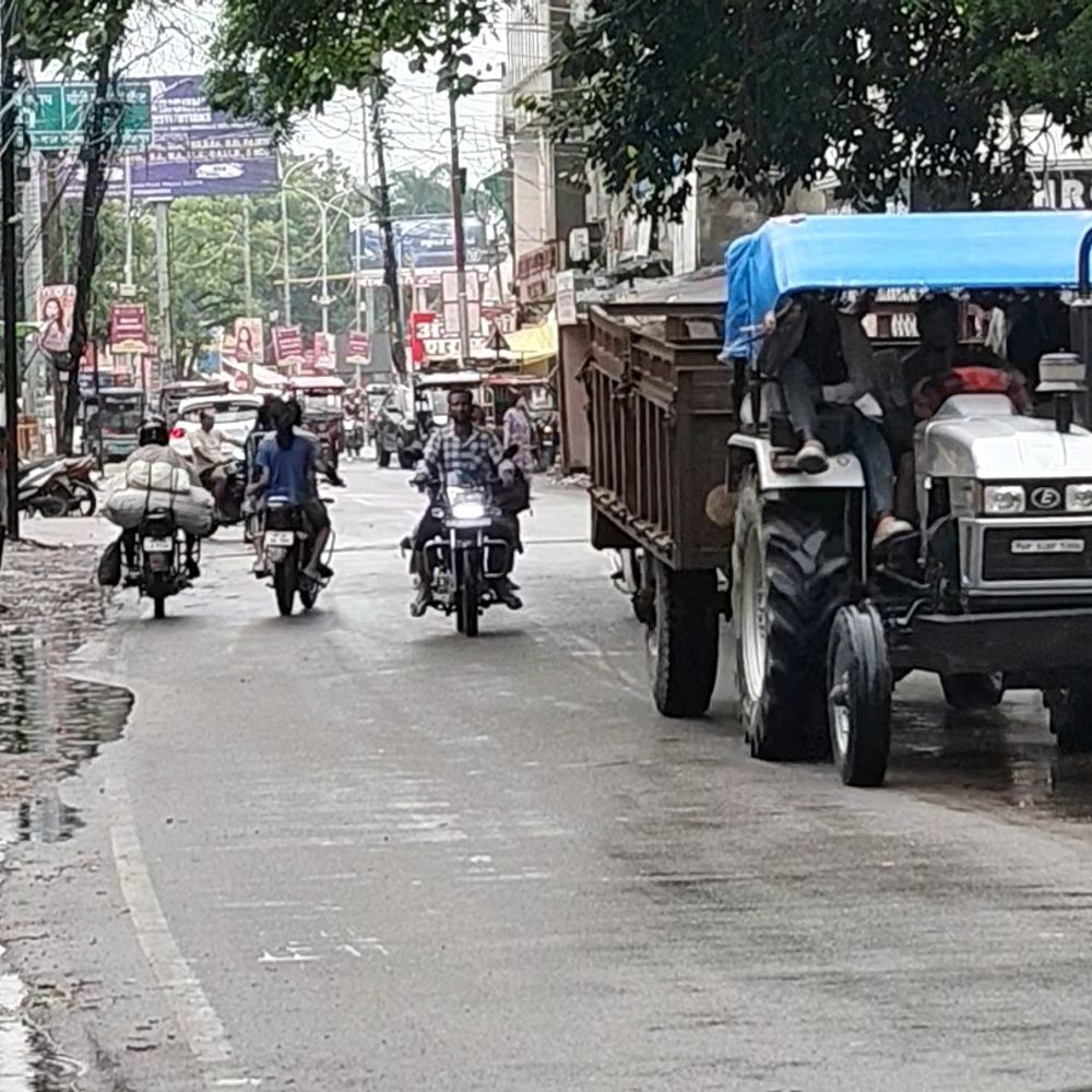 सीतापुर में देर रात से सुबह तक रुक-रुककर बारिश:शहर में जलभराव से बढ़ी परेशानी, तापमान पहुंचा 27 डिग्री सेल्सियस