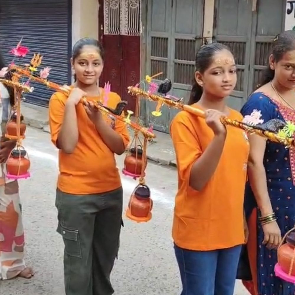 ‘हर-हर महादेव’,’बोल बम’ के जयकारों से गूंज उठा बेतिया:बाल कांवड़ यात्रा का आयोजन, नन्हे कांवड़िए चले सागर पोखरा शिव मंदिर
