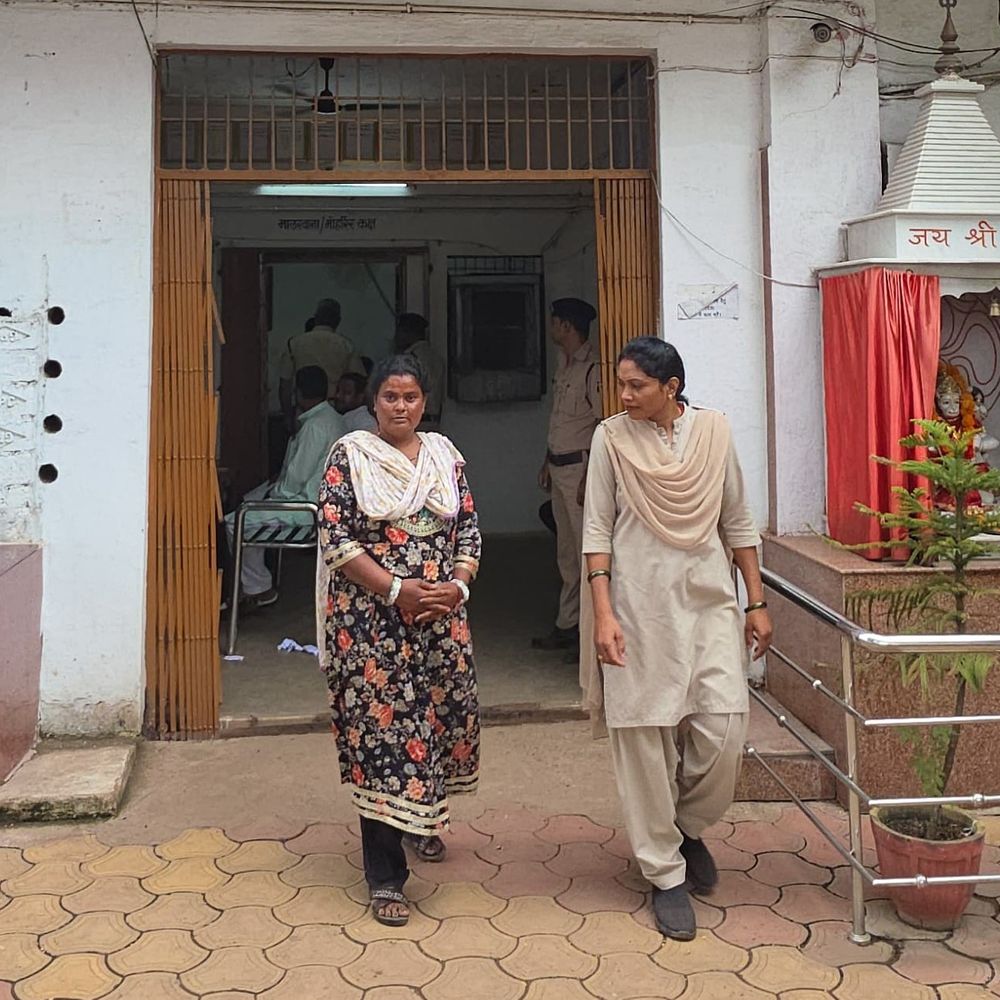दुर्ग में चिट्टा और गांजा तस्करी में 2 गिरफ्तार:खम्हरिया में ग्राहक तलाश रहा था युवक, खुर्सीपार में 4 महीने से फरार महिला गिरफ्तार
