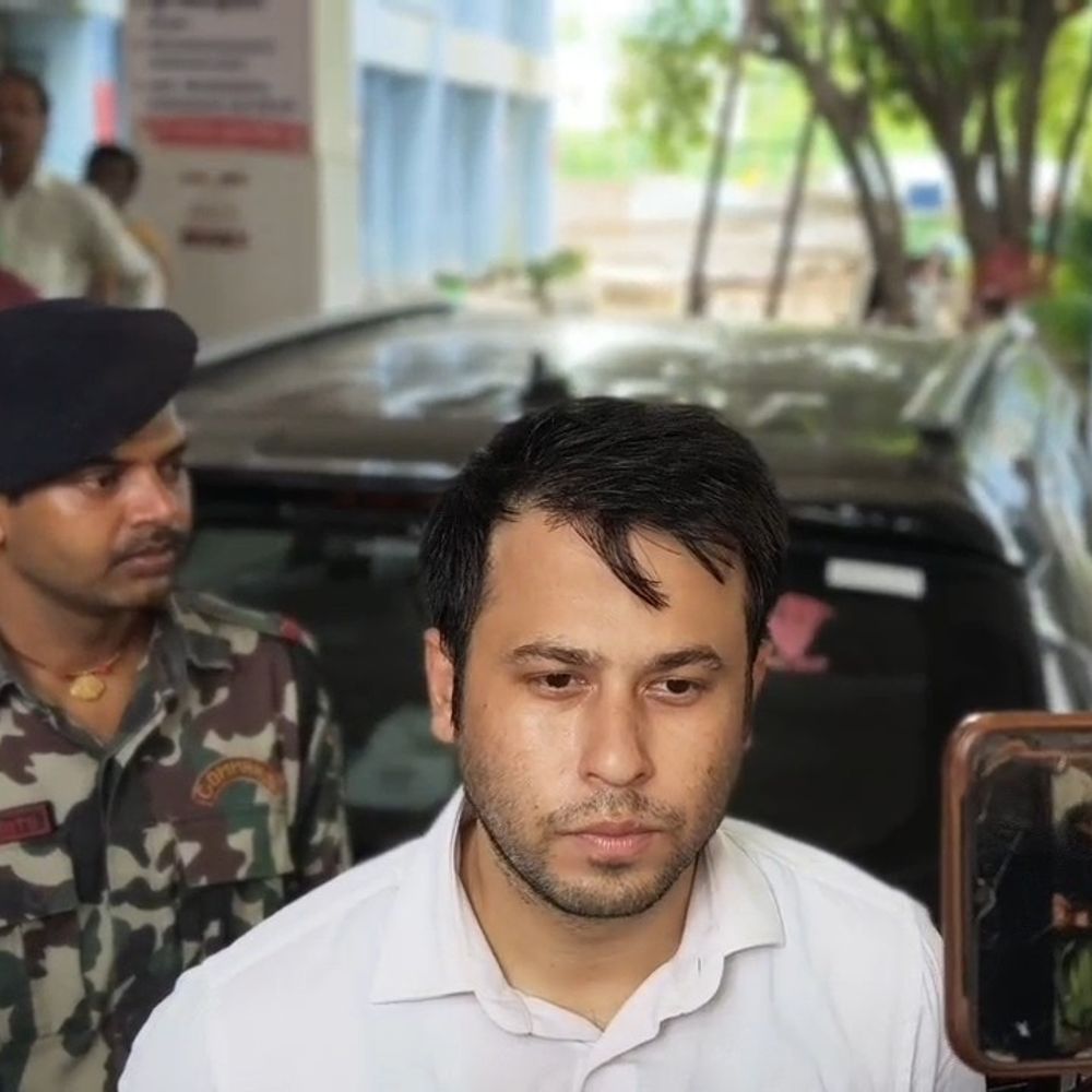 कैमूर पंचायत भवन निर्माण में धांधली पर DM सख्त:LAEO अभियंता से 48 घंटे में जवाब मांगा, ठेकेदार का भुगतान रोका