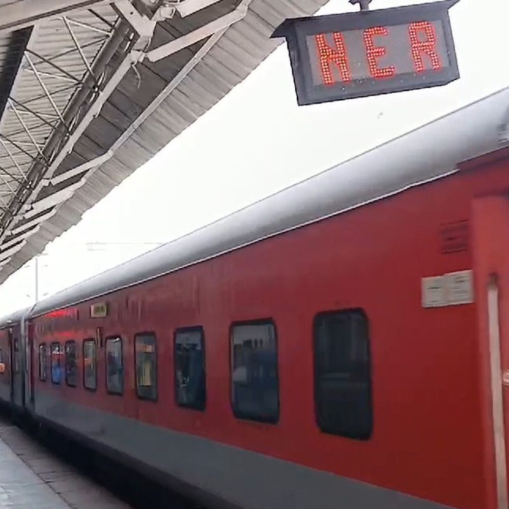 अब हफ्ते में 4 दिन चलेगी दादर-गोरखपुर ट्रेन:कई शहरों को मिलेगा फायदा, जानिए रूट और टाइमिंग