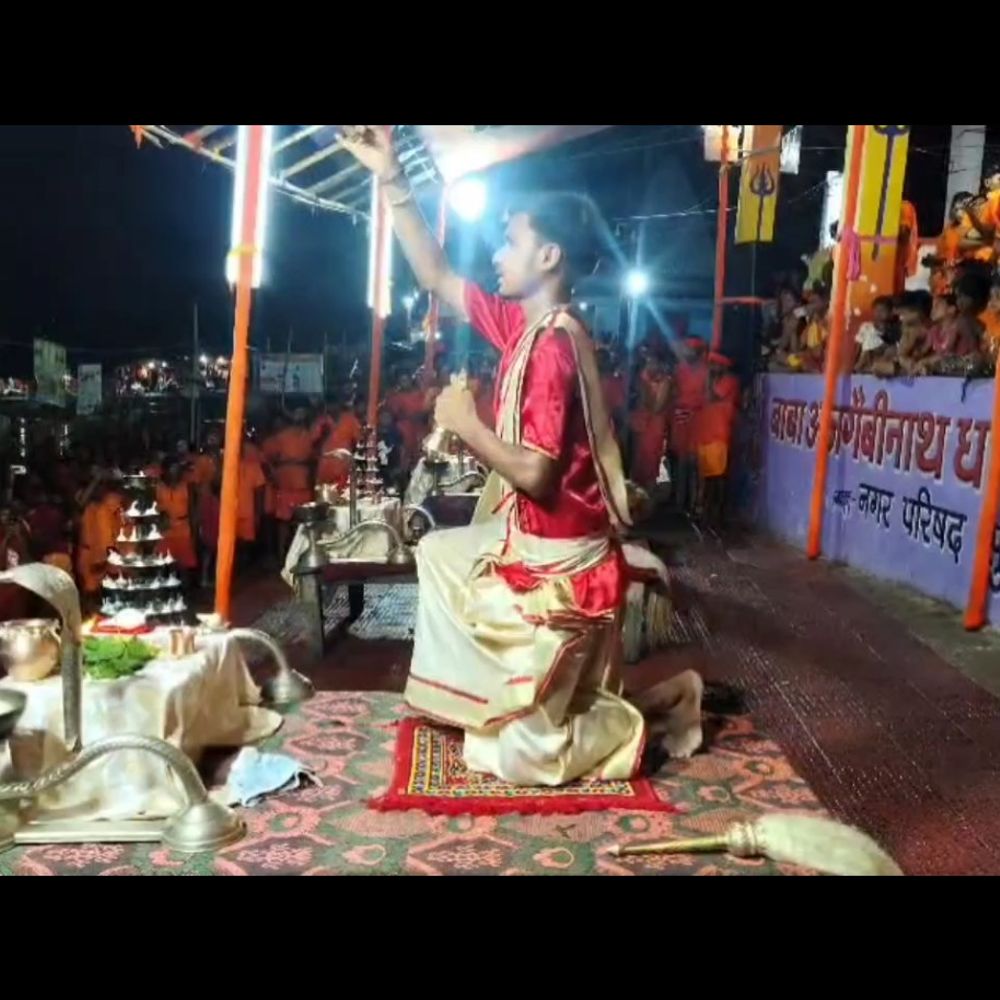सावन के अंतिम दिन अजगैबीनाथ घाट पर गंगा महाआरती:पूर्णिमा को वैदिक मंत्रोच्चार के बीच हुई विशेष पूजा
