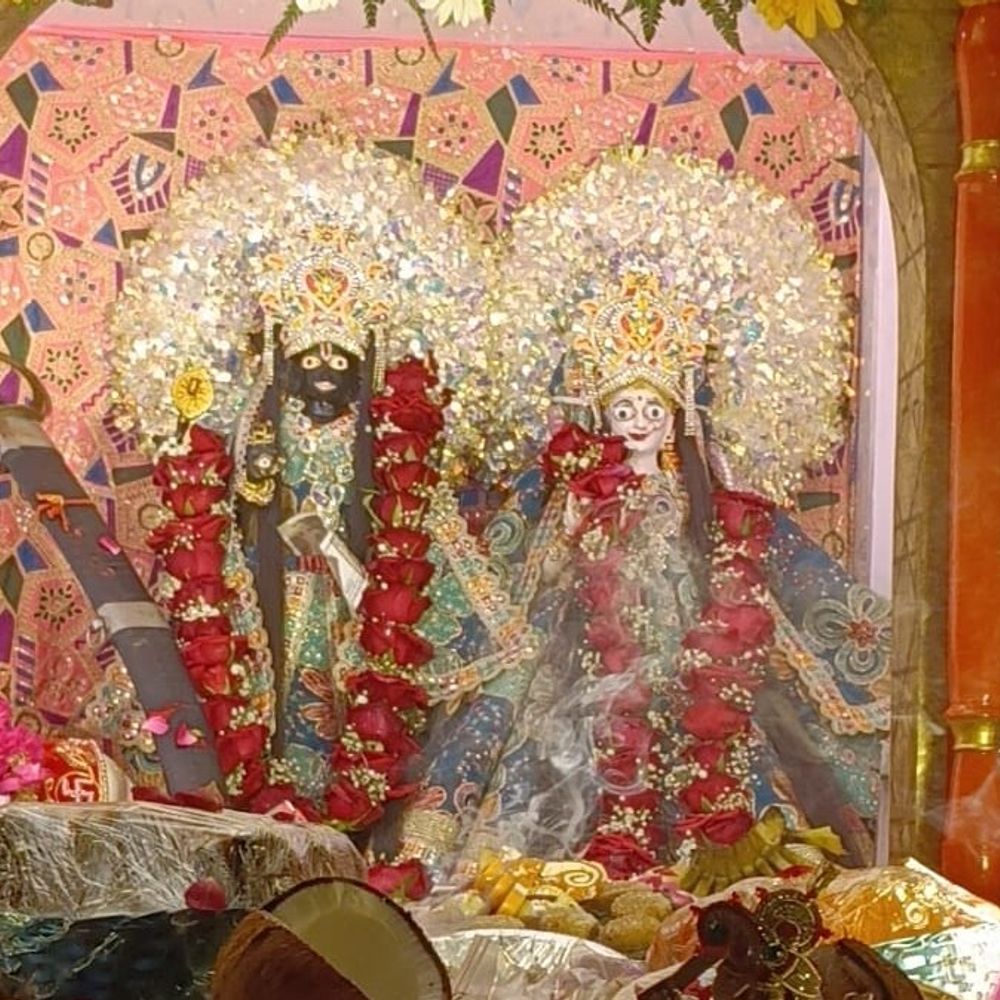 संभल में निकली श्रीकल्कि गारुड़ी रथयात्रा:8 राज्यों से आए श्रद्धालु, विवादित स्थल से होकर गुजरी