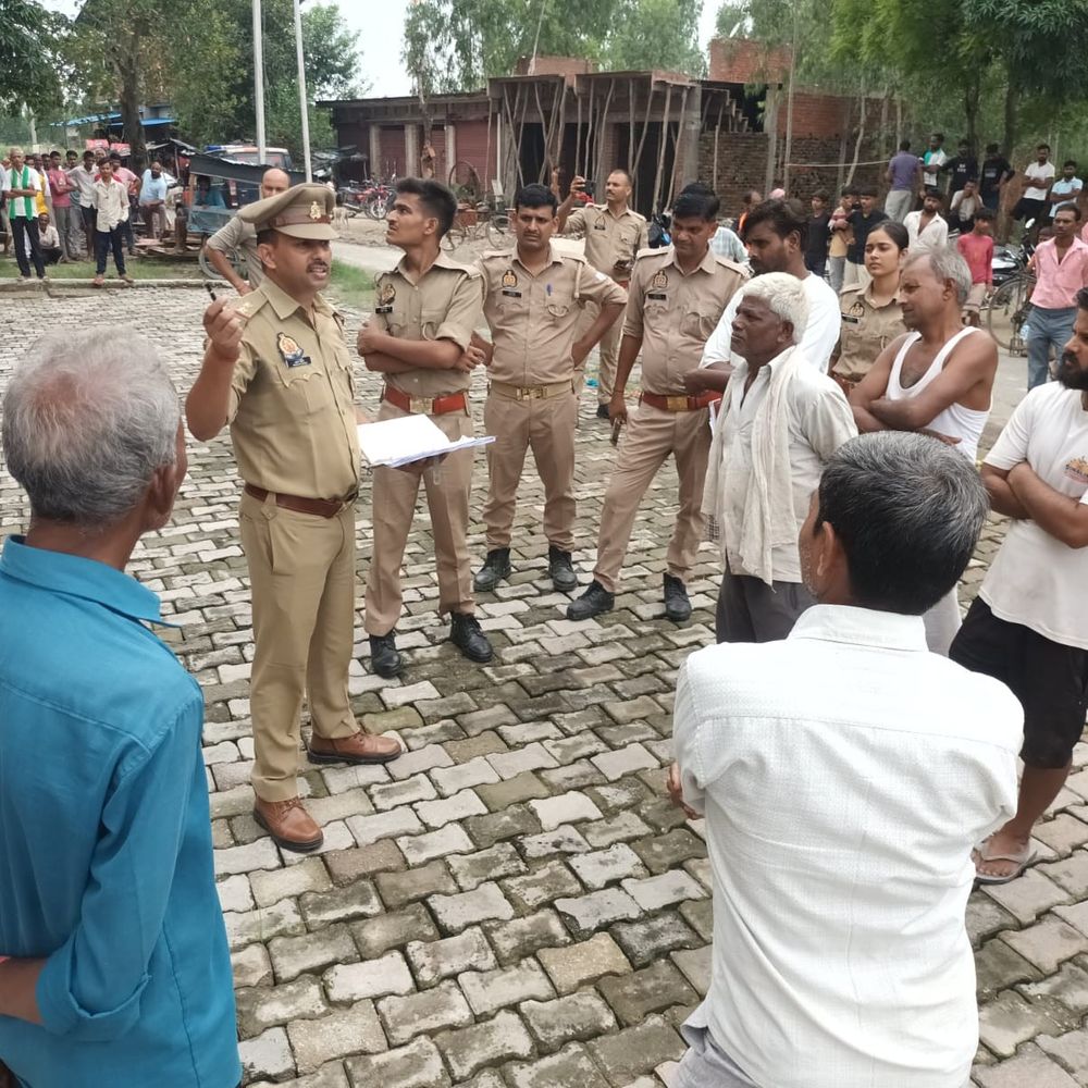 बिजली चोरी की जांच करने पहुंची टीम पर हमला:हरदोई में जेई घायल, सिपाही की वर्दी फाड़ी; पिता-पुत्र समेत 3 पर FIR