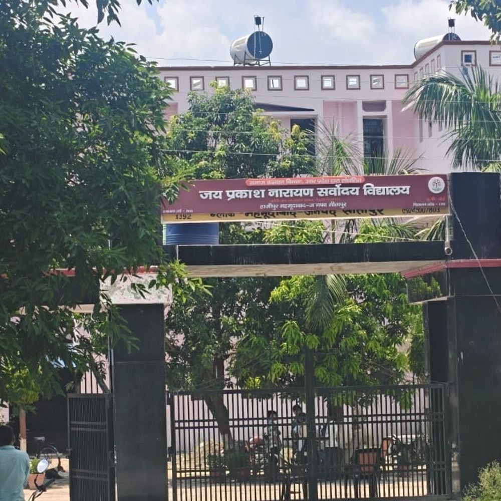 सीतापुर में आवासीय विद्यालय में नाबालिग छात्र से कुकर्म:पांच सीनियर छात्रों पर केस दर्ज करने की मांग, पुलिस जांच में जुटी