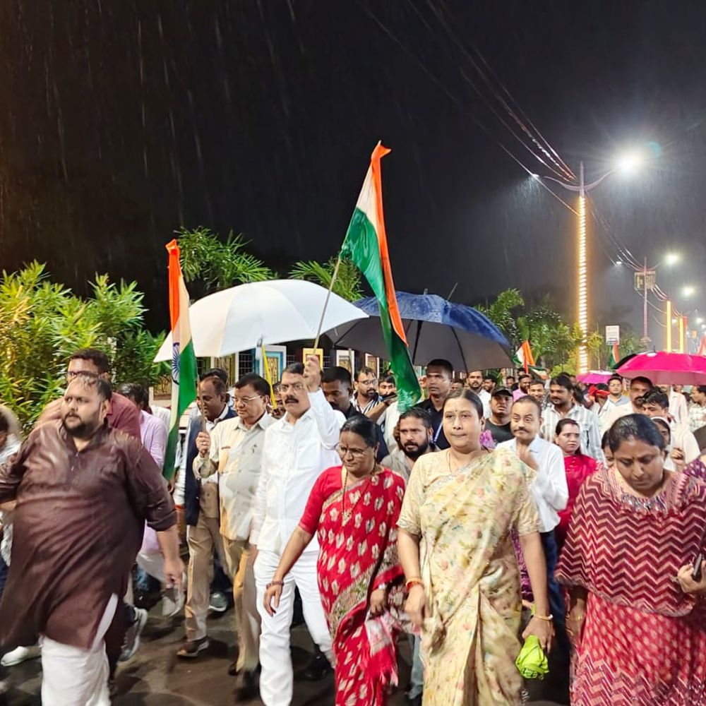 राष्ट्रीय गीत अपमान पर भाजपा का जोरदार प्रदर्शन:कोरबा में कांग्रेस कार्यालय के सामने ‘वंदे मातरम्’ गाकर जताया विरोध