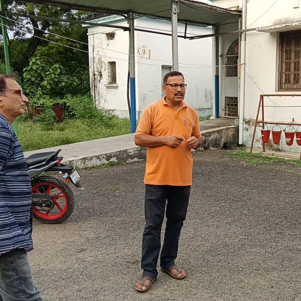 जमालपुर रेलवे अस्पताल में एक्सपायरी सलाइन चढ़ाने का आरोप:परिजन और नर्स के बीच कहासुनी हुई, प्रभारी बोले- जांच के बाद कार्रवाई होगी