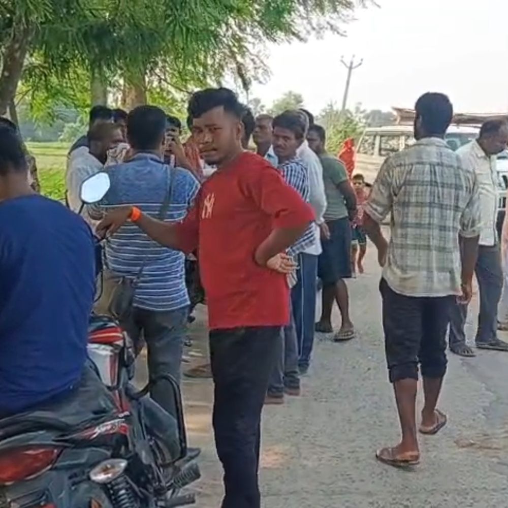 सीवान में युवक का शव सड़क किनारे मिला:परिजनों ने मर्डर की आशंका जताई, पुलिस जांच में जुटी