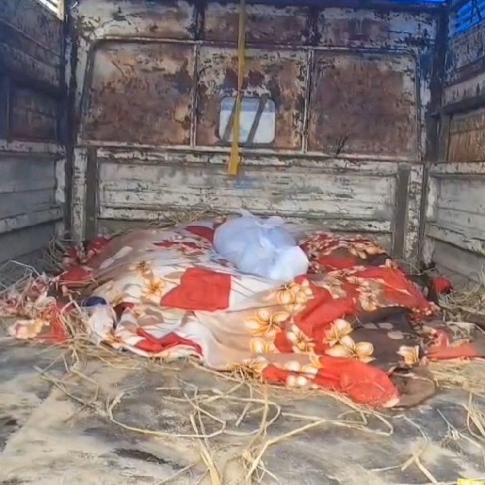 चौपारण में ट्रेलर से कुचलकर 10 वर्षीय आरव की मौत:आक्रोशित ग्रामीणों ने कंपनी प्लांट घेरा, विधायक ने आंदोलन की चेतावनी दी