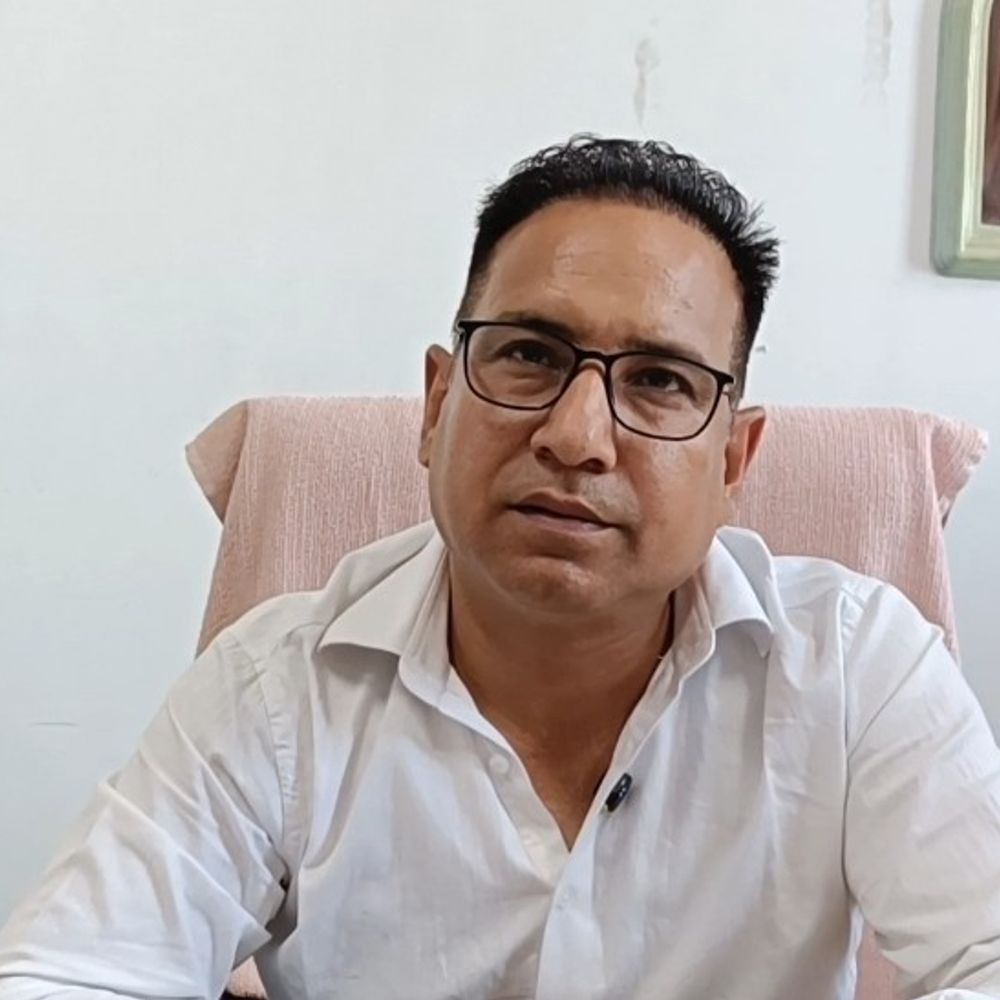 मोगा में युवक पर केस दर्ज:तहसीलदार के साथ हाथापाई और टी-शर्ट फाड़ने का आरोप; पुलिस जांच में जुटी