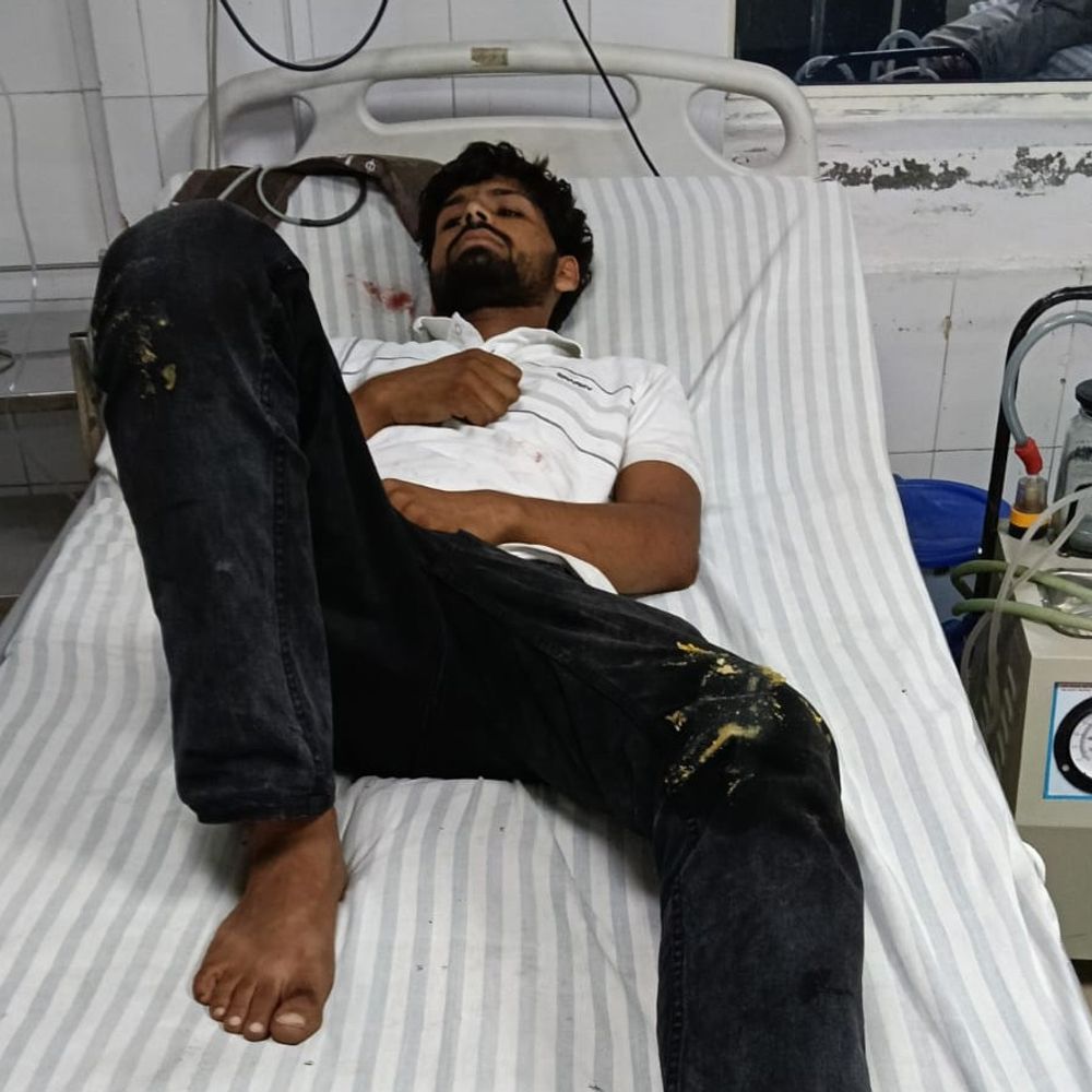 मेरठ में श्रद्धालुओं की ट्रैक्टर-ट्रॉली को ट्रक ने टक्कर मारी:नंगली तीर्थ से लौट रहे छह घायल, निजी अस्पताल में भर्ती