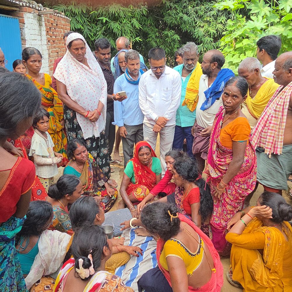 सोन नदी में नहाने गए दो नाबालिग डूबे, मौत:स्थानीय गोताखोरों ने शव बाहर निकाला, अवैध बालू खनन पर भड़के ग्रामीण