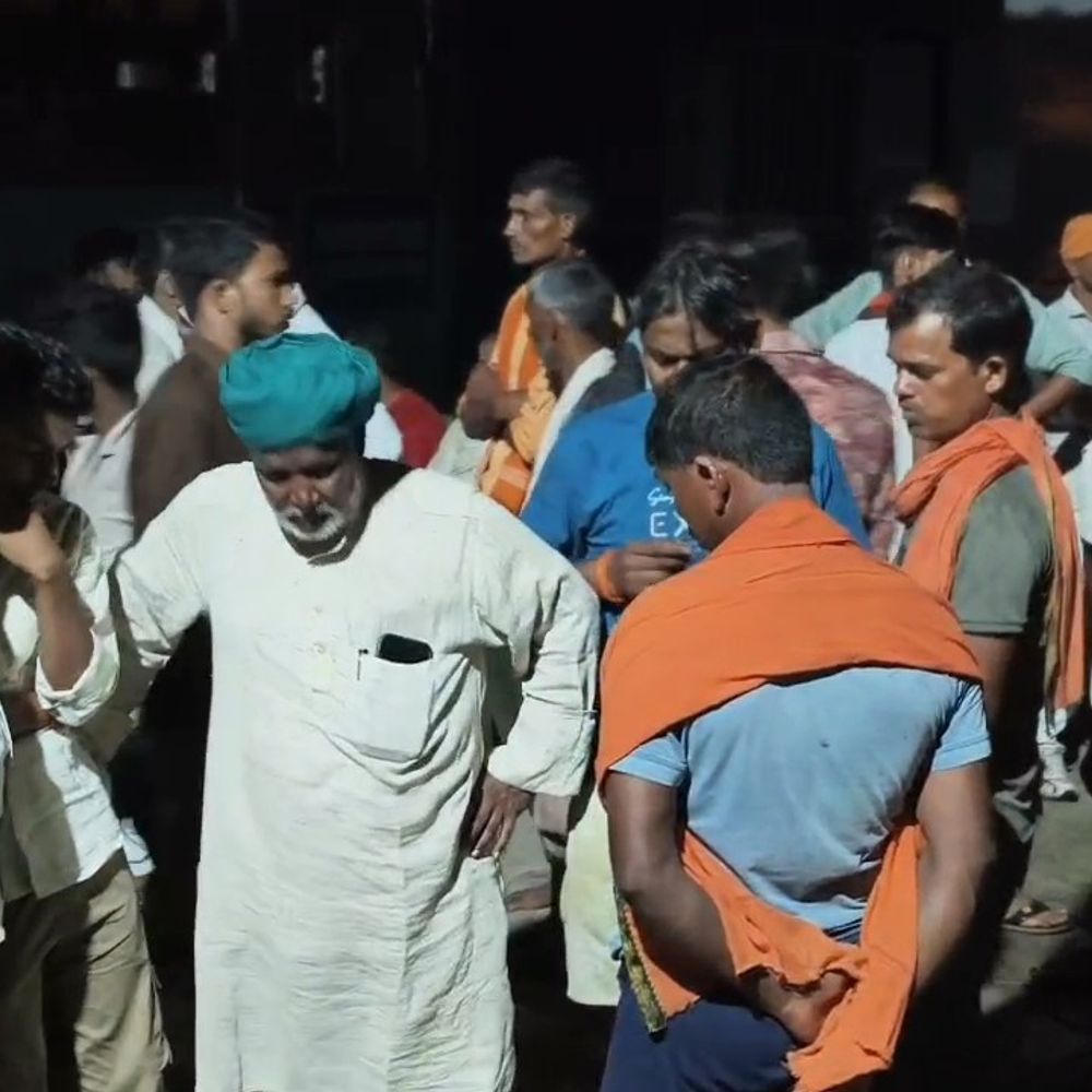 भभुआ में युवक का शव मिला:परिजन बोले- गला दबाकर हत्या की गई, पोस्टमार्टम के लिए भेजा गया, फॉरेंसिक जांच से खुलेगा मौत का राज