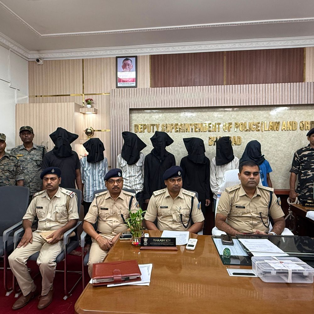 धनबाद में चोरी की रेकी कर रहा गिरोह पकड़ा:7 गिरफ्तार, कट्टा-कारतूस और 2 बाइक बरामद; मटकुरिया से चुराई थी एक बाइक