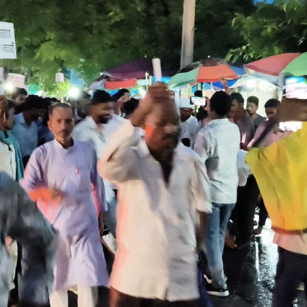 पंचायत समिति सदस्य की हत्या के विरोध में कैंडल मार्च:एकंगरसराय में आक्रोशित लोगों का प्रदर्शन, दोषियों को फांसी की मांग