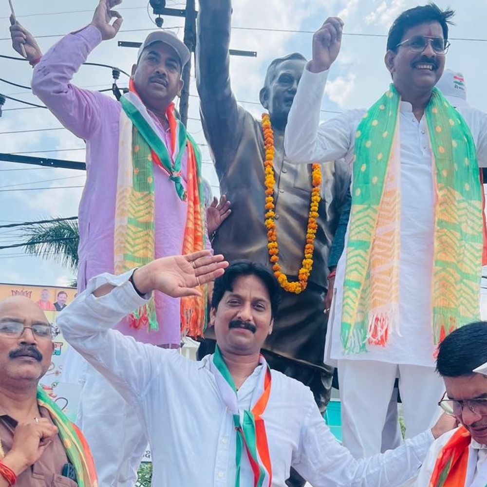 जन उद्घोष व्यापार मंडल ने स्वतंत्रता दिवस पर ध्वजारोहण किया:लखनऊ में तिरंगा यात्रा निकाली, शहीदों को श्रद्धांजलि दी