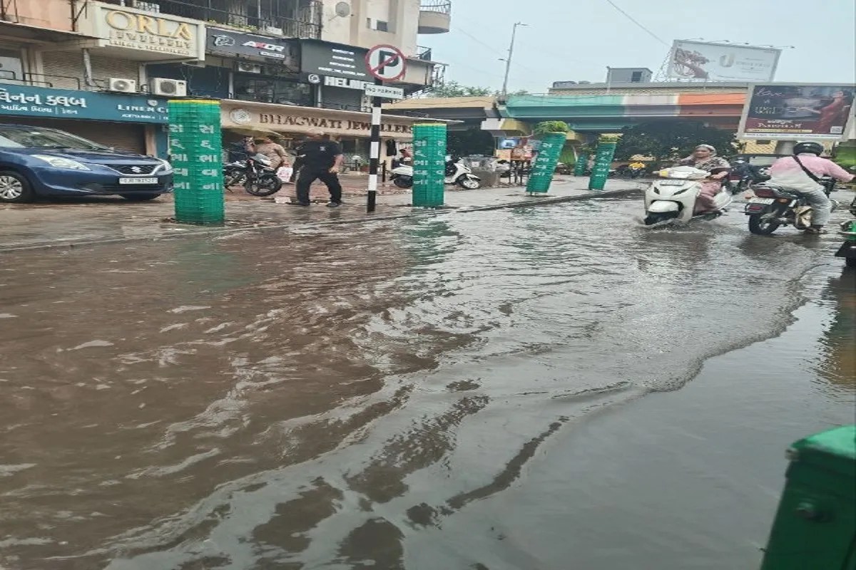 ahmedabad शहर में औसतन पौन इंच बरसा पानी, कुछ जगहों पर भरा पानी