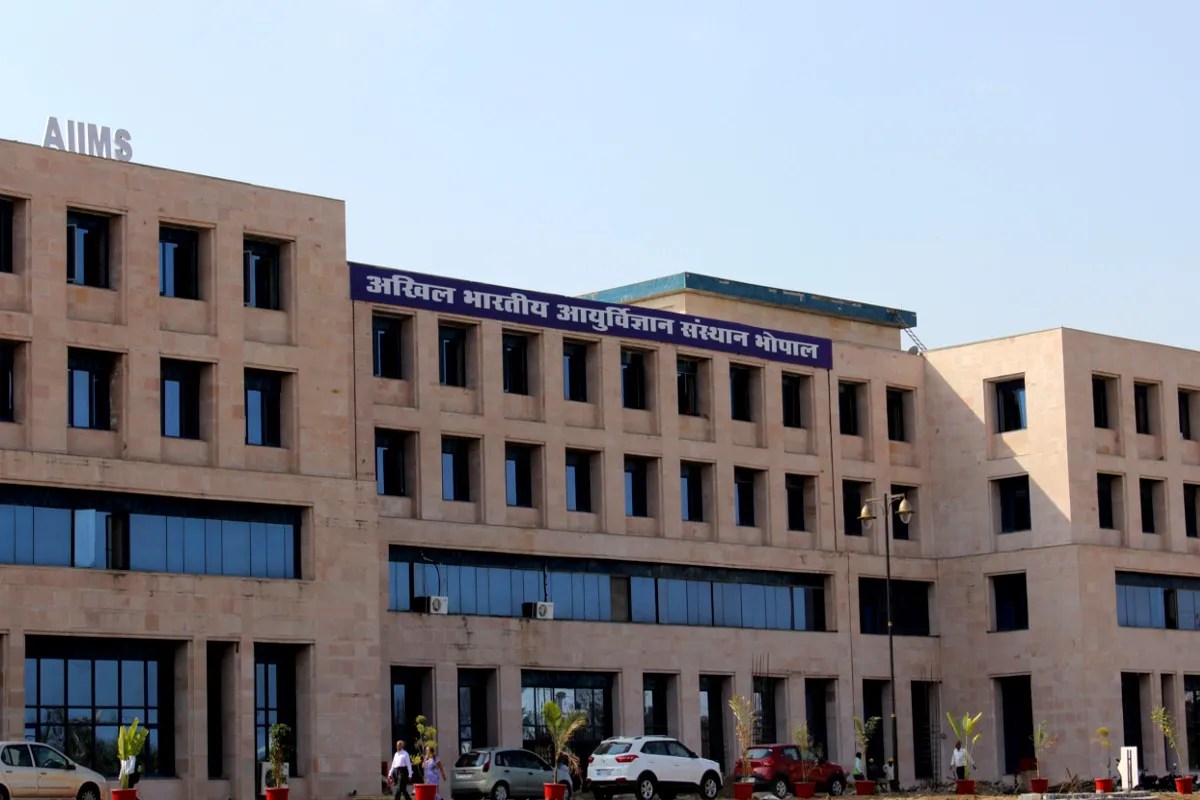 AIIMS भोपाल में अब रोबोटिक सर्जरी से होंगे कैंसर और यूरोलॉजी के ऑपरेशन