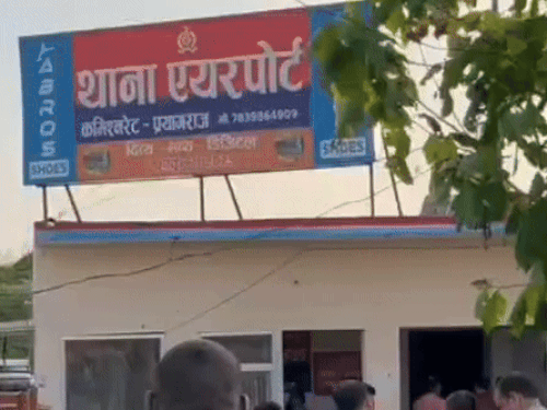 एयरलाइंसकर्मी को घर बुलाकर जान से मारने का प्रयास:प्रयागराज में ट्रेनिंग के बहाने मैनेजर ने बुलाकर किया हमला, गिरफ्तार