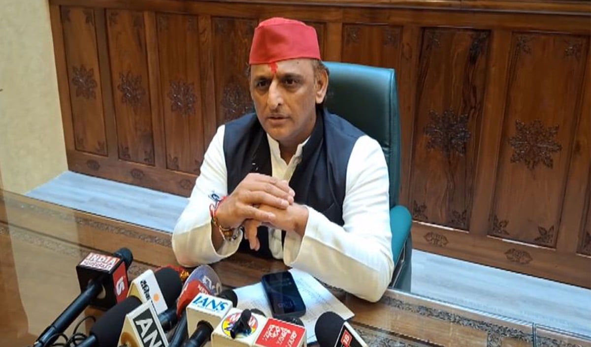 Akhilesh Yadav का BJP पर तीखा हमला, सवालों से डरती है सरकार, नहीं चाहती कि गरीब शिक्षित होकर सत्ता को चुनौती दें