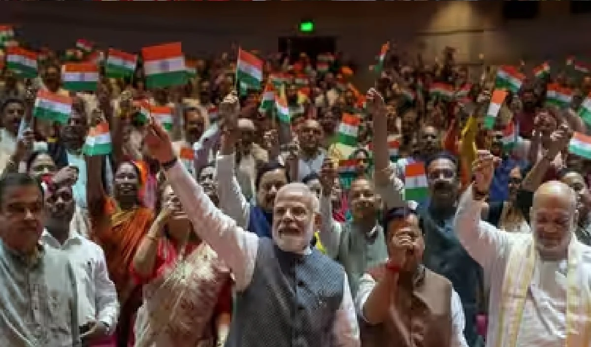 हर घर तिरंगा से जुड़ रहे करोड़ों देशवासी, कैसे ‘वंदे मातरम’ के 150 वर्ष बढ़ा रहे हैं राष्ट्र का मान