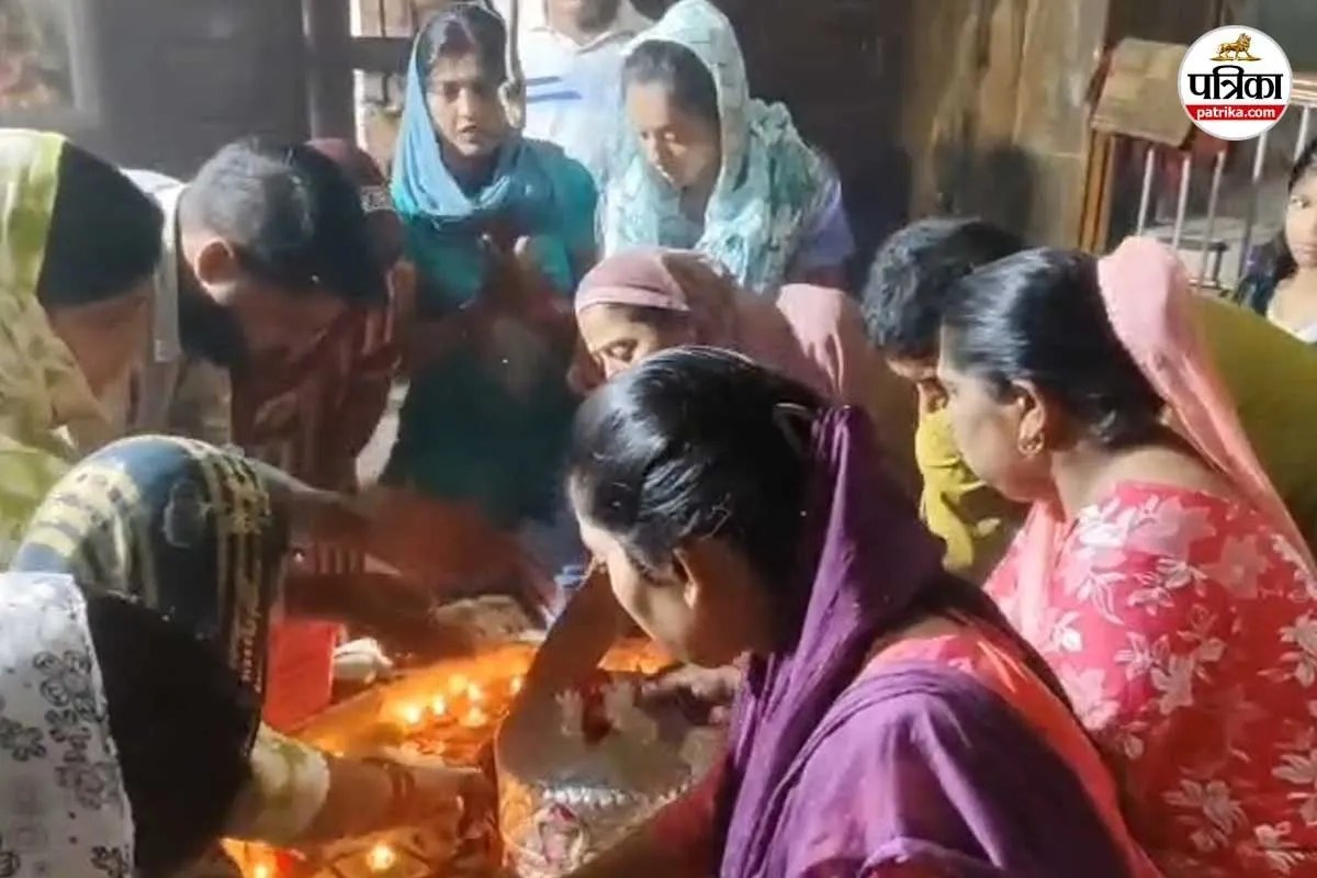 सावन के तीसरे सोमवार पर अमरोहा के शिव मंदिरों में उमड़ी भीड़, जयकारों से गूंजा शहर