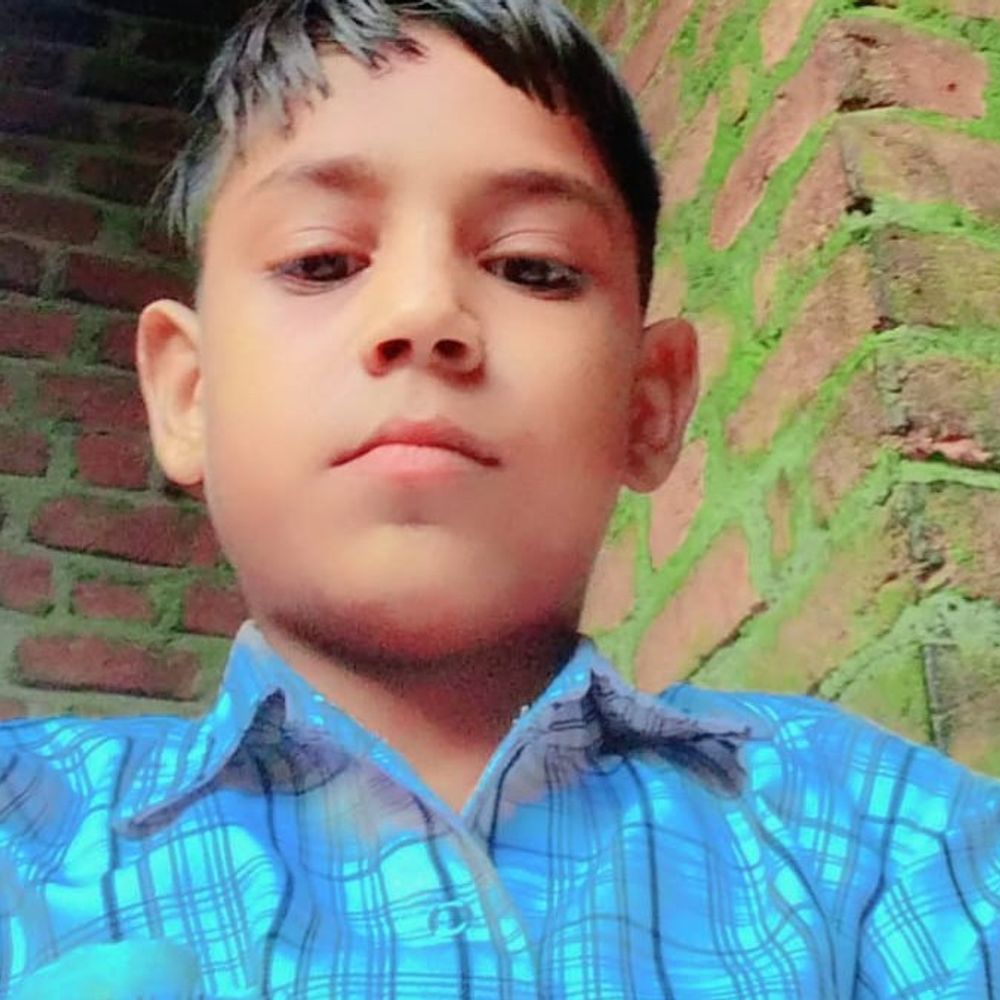 बदायूं में छात्र का संदिग्ध परिस्थितियों में मौत:दोस्तों से मिलने खोखे पर गया था, ट्यूबवेल के पास लाश मिली