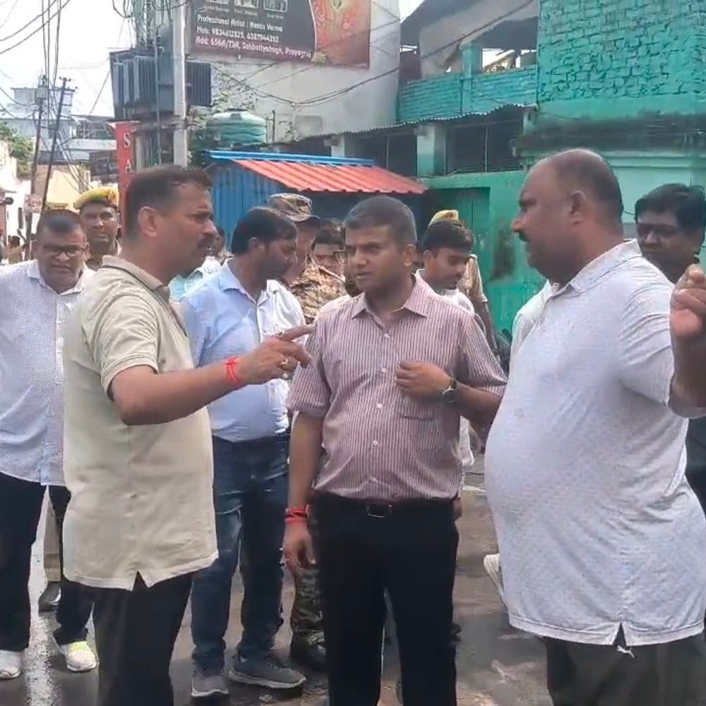 हाईकोर्ट की फटकार बाद प्रयागराज में जलभराव का निरीक्षण:डीएम और नगर आयुक्त ने किया प्रभावित क्षेत्रों का दौरा