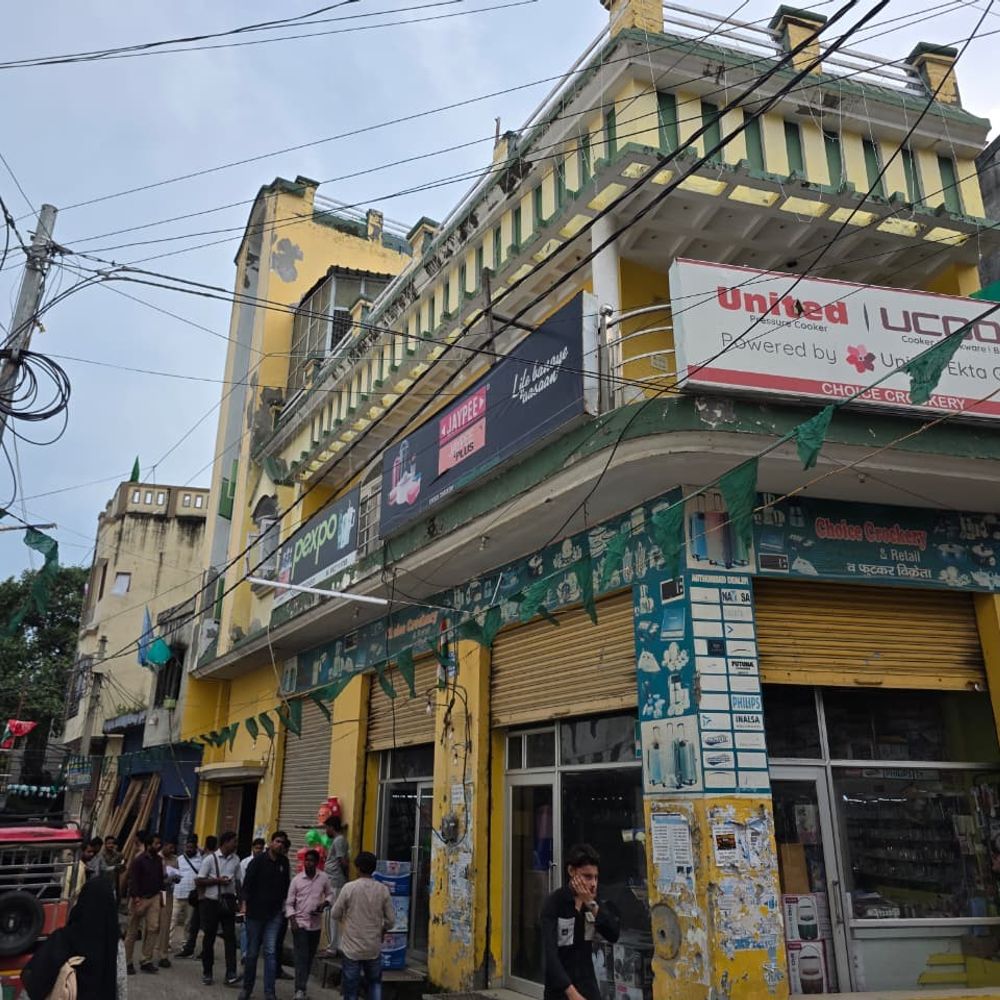 जामा-मस्जिद के पास 36 मकान-दुकानों पर अवैध निर्माण के नोटिस:2 ने नक्शे दाखिल किए, 34 ने मांगा और समय; संभल में 17 सितंबर को सुनवाई