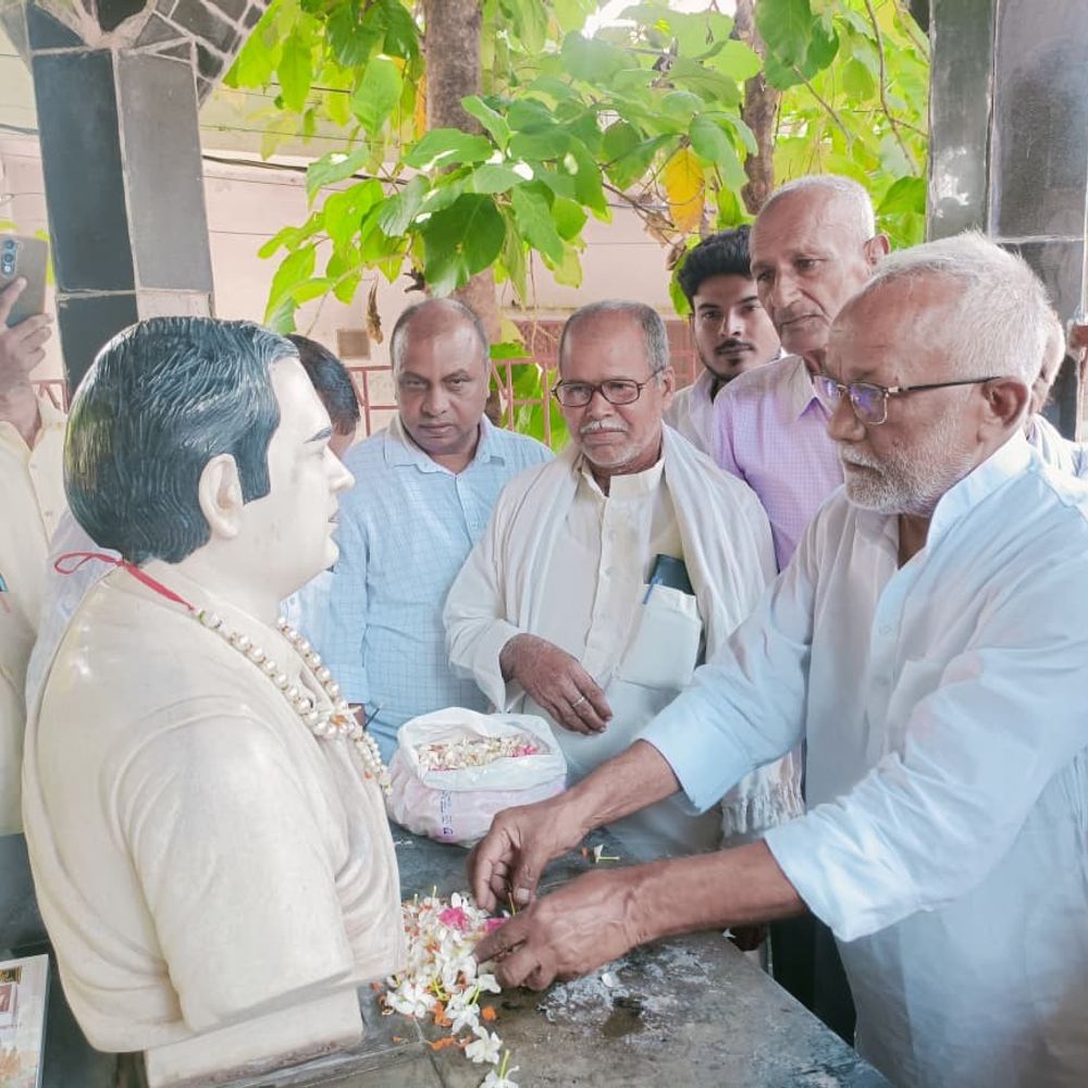 शेखपुरा में पूर्व प्रधानमंत्री राजीव गांधी की जयंती:कांग्रेस कार्यालयों में श्रद्धांजलि कार्यक्रम, कार्यकर्ताओं ने किया प्लांटेशन