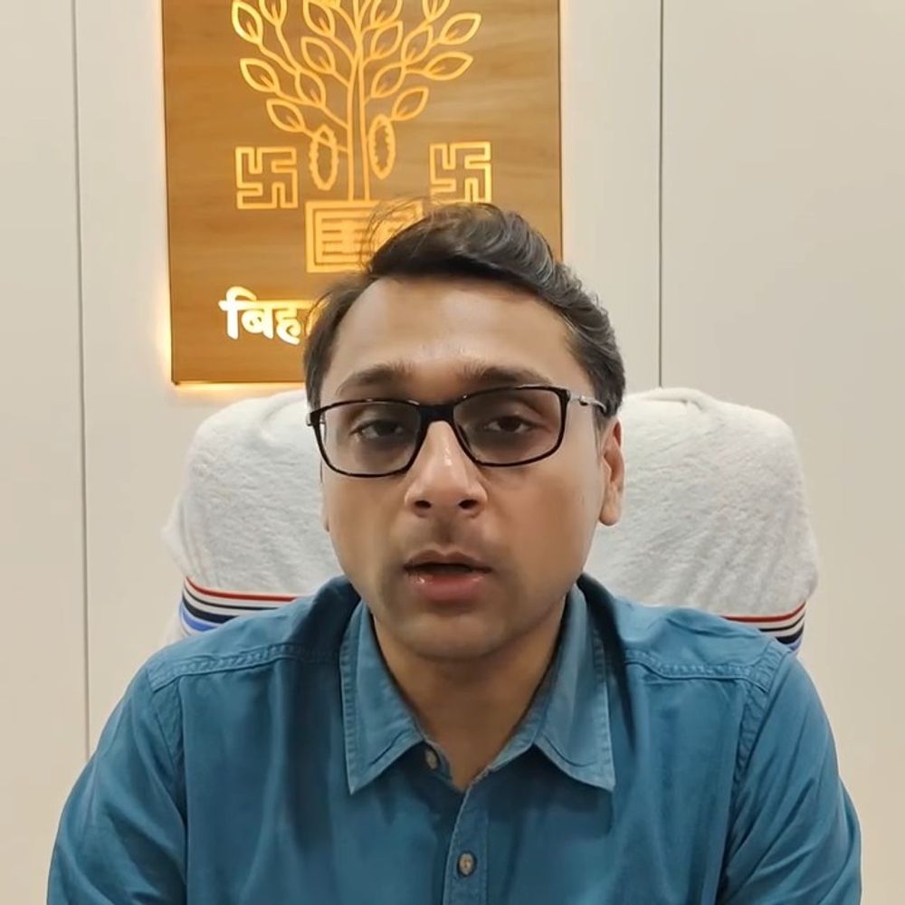 सीतामढ़ी DM रिची पांडेय का बेगूसराय हुआ ट्रांसफर:तनय सुल्तानिया बने नए जिलाधिकारी, 2017 बैच के है आईएएस अधिकारी