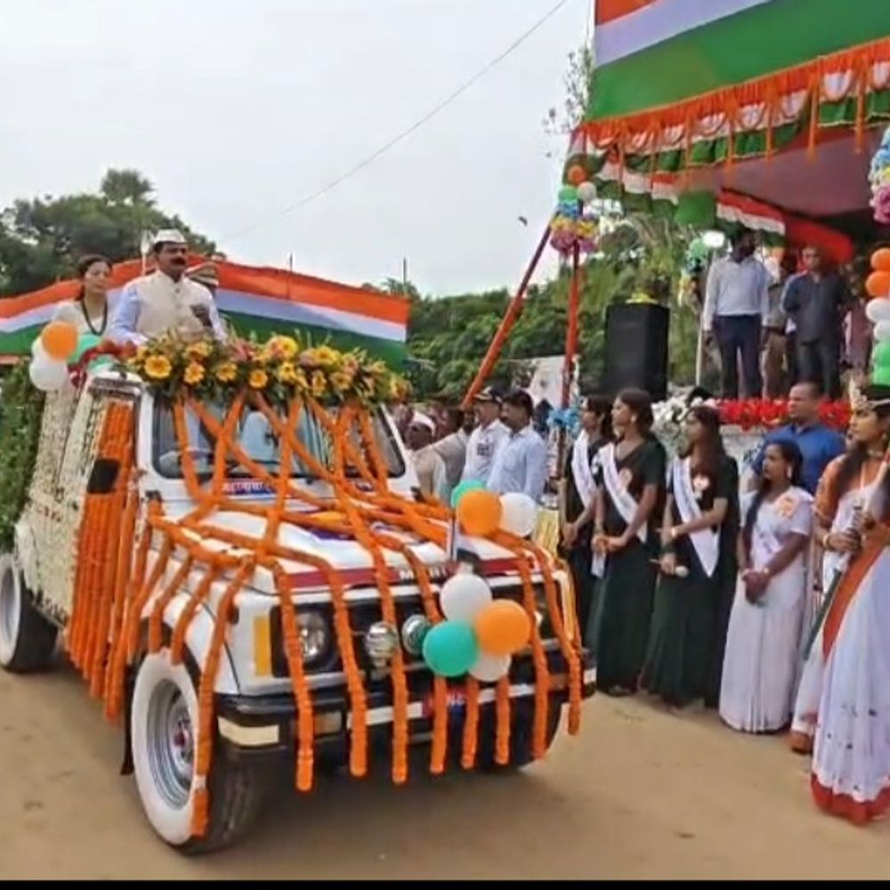 जहानाबाद में प्रभारी मंत्री जमा खान ने फहराया झंडा:गांधी मैदान में परेड का किया निरीक्षण, विकास कार्यों पर डाला प्रकाश