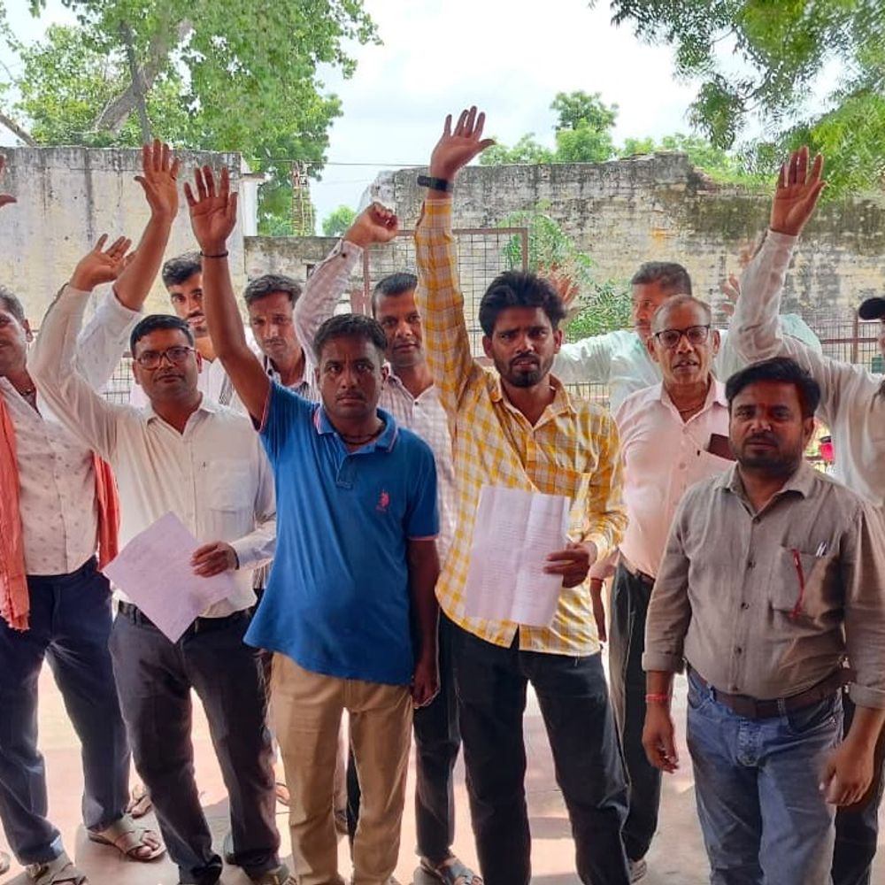 ईओ को वापस बसेड़ी लगाने की मांग:कर्मचारियों, नागरिकों ने स्वायत्त शासन मंत्री को सौंपा ज्ञापन, कार्यशैली की सराहना